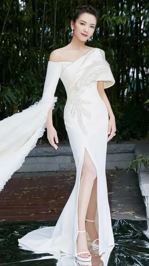 刘涛健身照翘臀曲线超辣,晒素颜健身照秀马甲线,小蛮腰身材完美