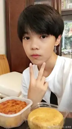 代昊林,是个可爱的男孩子.潘政霖,隔壁班的男同学.tf家族亮相.