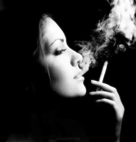 女生抽烟的图片 非主流抽烟图片_唯美意境图片_窝窝qq网