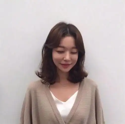 发型|脸大的女生,适合什么样的刘海?