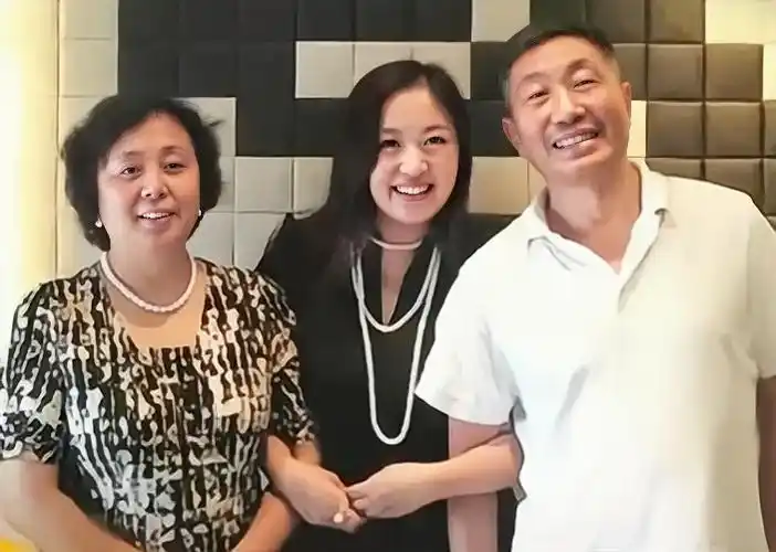 演员杜源:4岁认识爱妻,结婚41年零绯闻,如今女儿成了他的骄傲