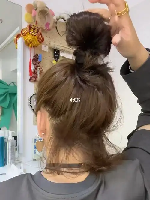 丸子头的简单扎发