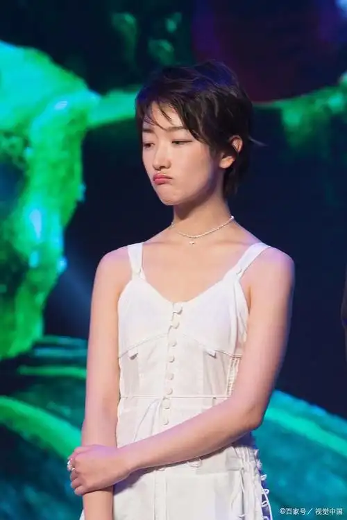 娱乐圈中,"清纯玉女"的周冬雨,成了娱乐圈最大的笑话?