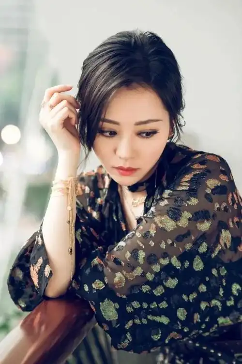 甜美可爱的张靓颖娇艳如花惊艳迷人