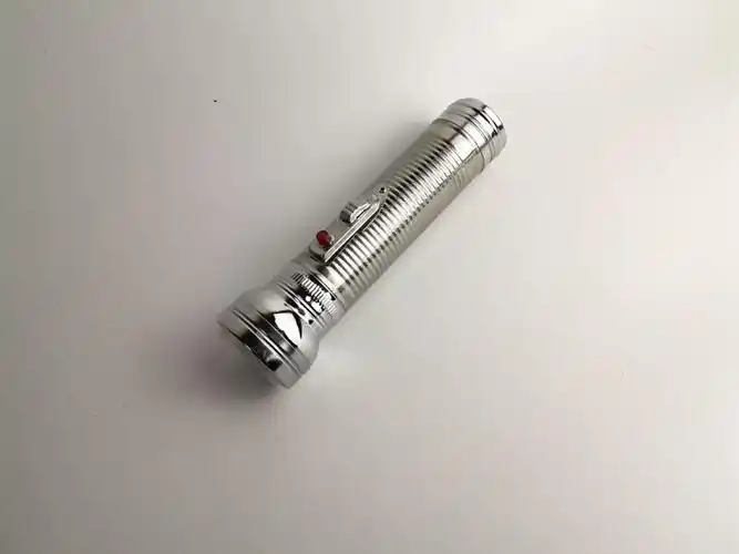 老式手电筒ft2de10白光3个led铁质铁皮两节一号电池 高头3个led灯款