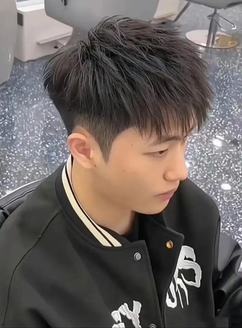 摩根前次,满满的少年感#男生烫发发型推荐 #碎盖摩根烫 #钢 - 抖音