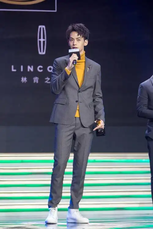 唐晓天出席时尚活动获年度跨界艺人奖