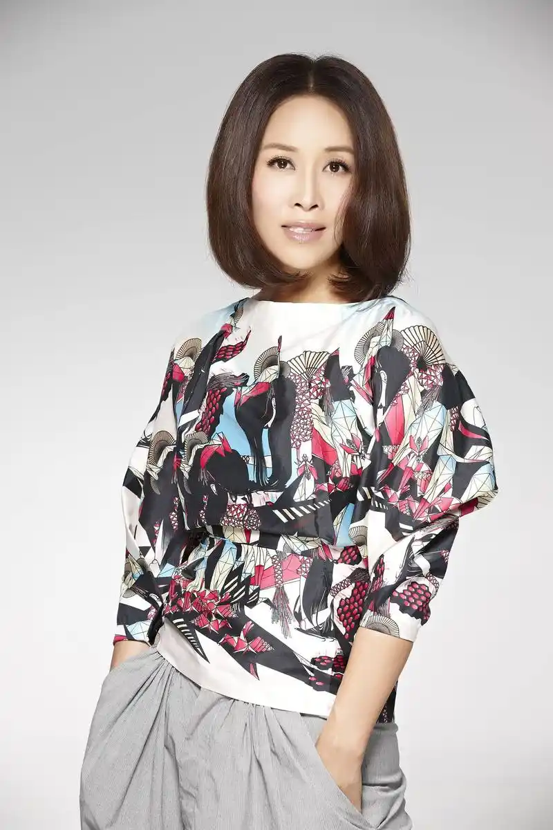 那英同居10年生1孩,才知晓高峰有个3岁的私生子,领娃再嫁其兄弟