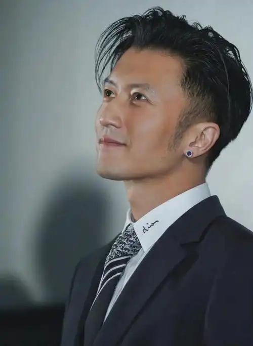 看看40岁的谢霆锋有多帅