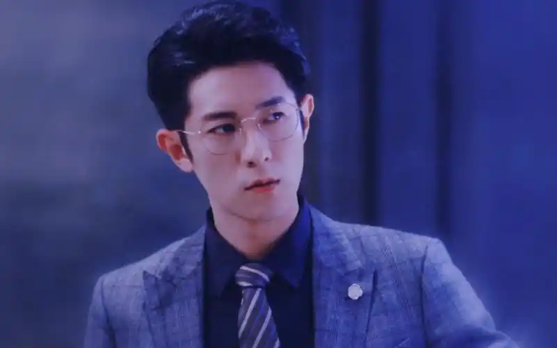 "来人!给我把西装和眼镜焊死在他身上"【季肖冰】_哔哩哔哩_bilibili