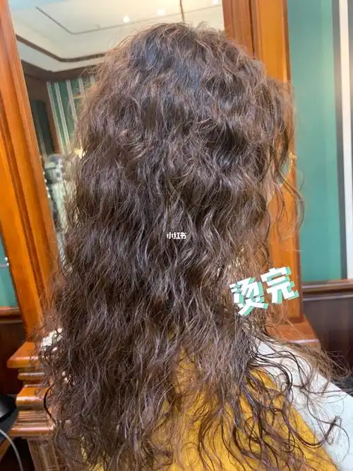 中长发烫发小卷_中长发_烫发_卷发_时尚_发型