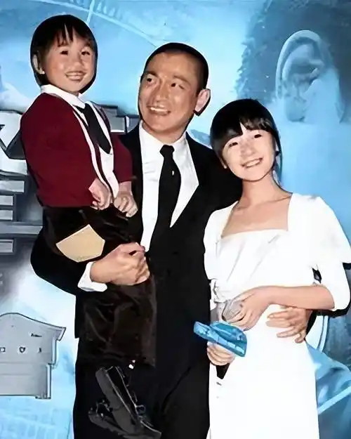 近照,颜值完全继承了优良基因,从小就是美人胚子_朱丽倩_刘向_父母