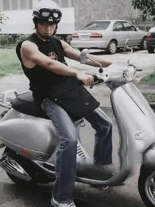 哥年轻时周杰伦