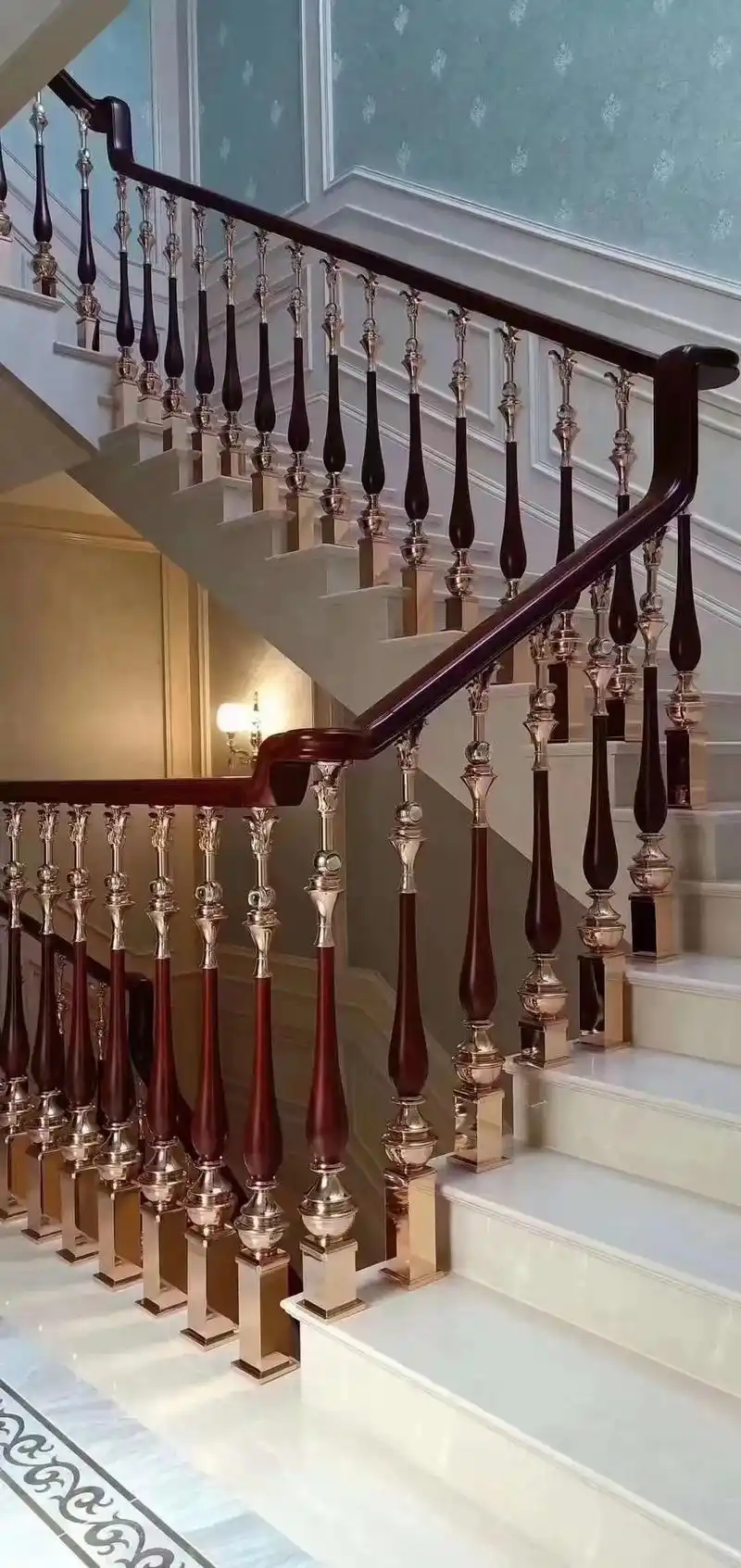 现代轻奢实木楼梯扶手铝合金楼梯护栏.