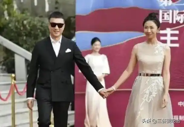 孙红雷罕见带老婆亮相,38岁娇妻超模身材真"招摇"太有夫妻相了