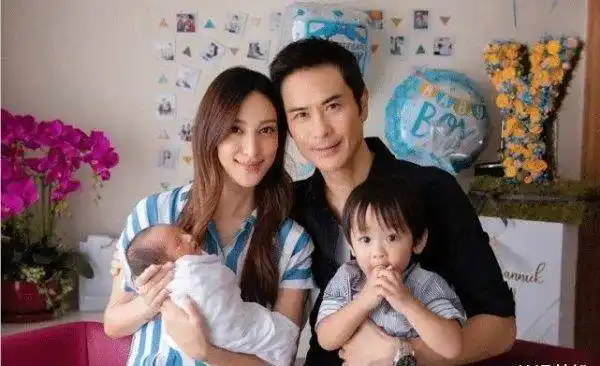 唐嫣否认生双胞胎后,又一女星官宣生娃!