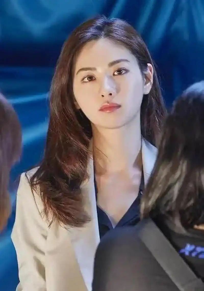 韩国女明星林珍娜时尚穿搭好看漂亮 网友们觉得她长得怎么样可评论