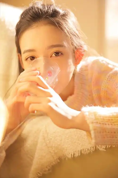 锥子脸美女治愈系笑容诱惑美女私房照片