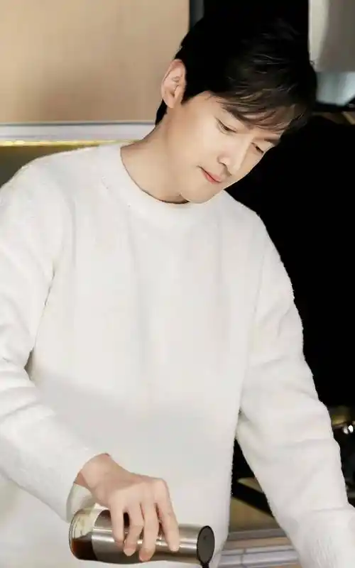 男星胡歌时尚写真:绅士男神,非凡气质