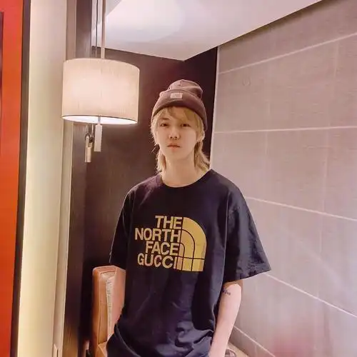 鹿晗黄色长发正面照来了seeyousoon