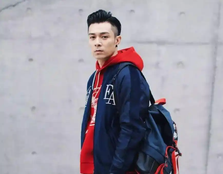 余文乐 侧分背头美式 侧分背头美式背头喜欢 6叔同款复古侧分背头的