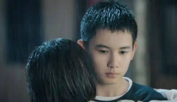 中戏活动多位明星现身,身材对比成亮点,网友:像一群素人_胡先煦_穿着