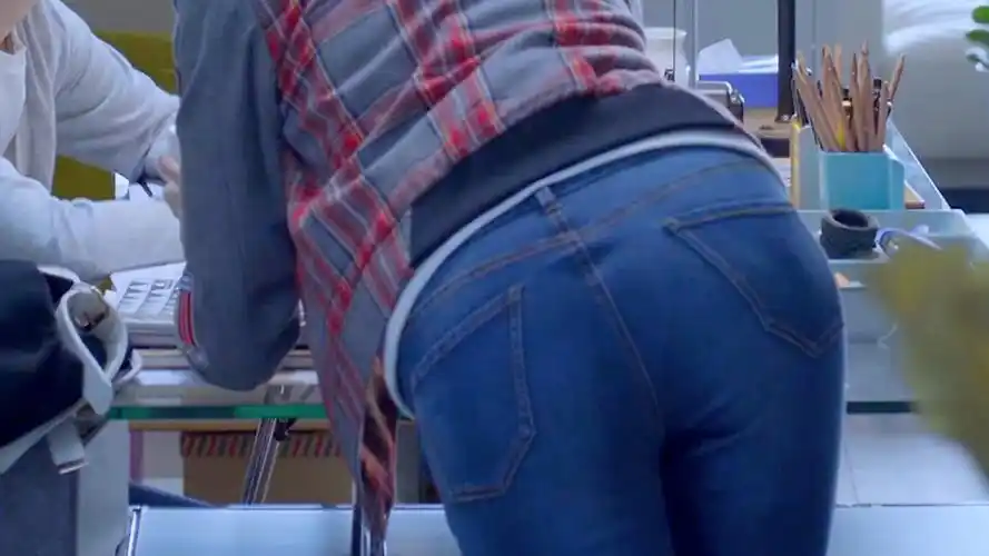 女明星牛仔裤——关晓彤