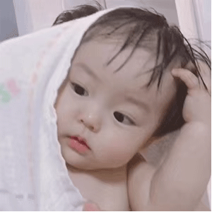 超可爱的丸子妹抓头发表情包