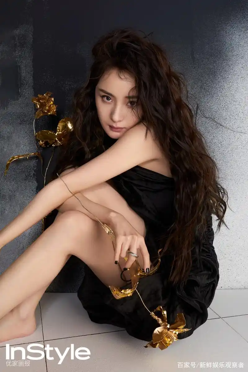 杨幂优家画报双封面,慵懒羊毛卷,造型摩登时尚,眼神勾人