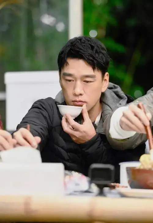 演员王耀庆,为了省房租娶了房东的女儿,结婚20年零绯闻