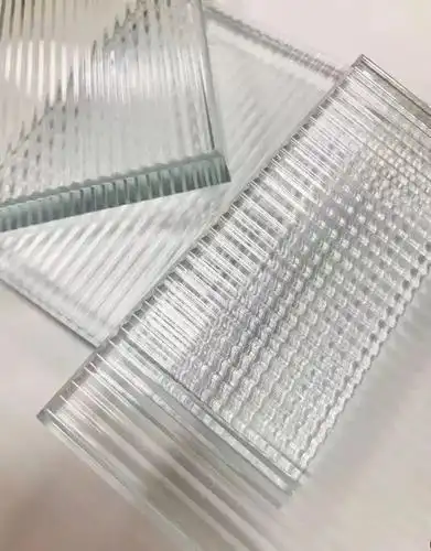 超白玻璃:超白玻璃在视觉上会更为舒适,从各种角度看过去都没有杂色