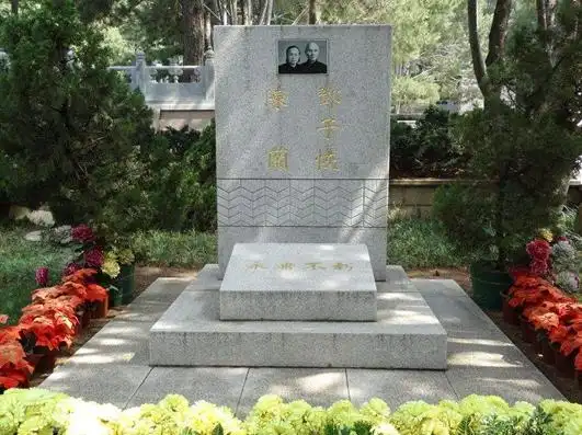 那么肯定没有资格买入到八宝山国家公共墓地上,大多数的名人