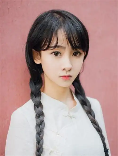 00后直发发型,俏皮可可爱适合00后_飘逸直发_女生发型大全