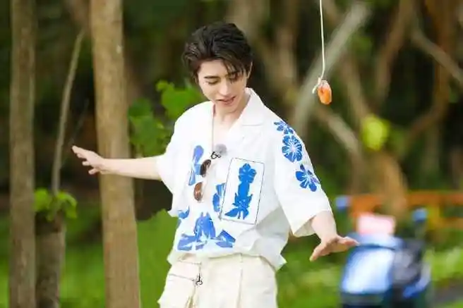 三年前的三亚花衬衫短裤坤#蔡徐坤