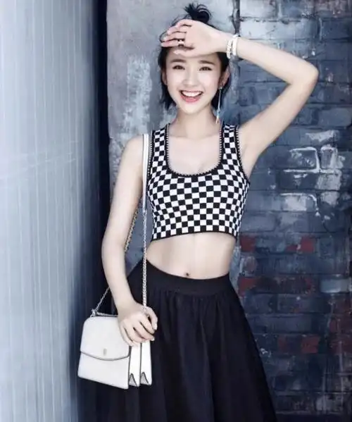 唐艺昕拍摄运动风写真瘦得80斤都没有难怪说体重过百就是胖