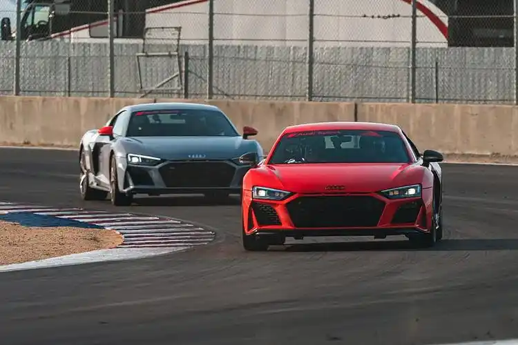 图赏奥迪r8下赛道 难逃停产