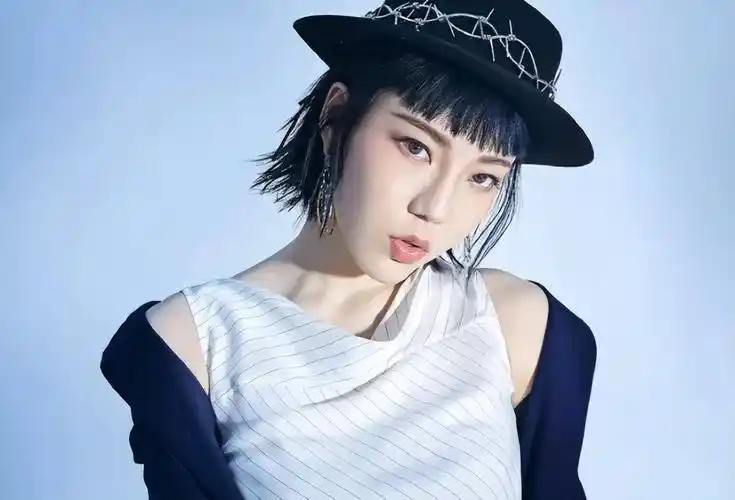 吴莫愁:巅峰时代言费曾高达1.3亿,后来却在县城卖唱_节目_声音_中国