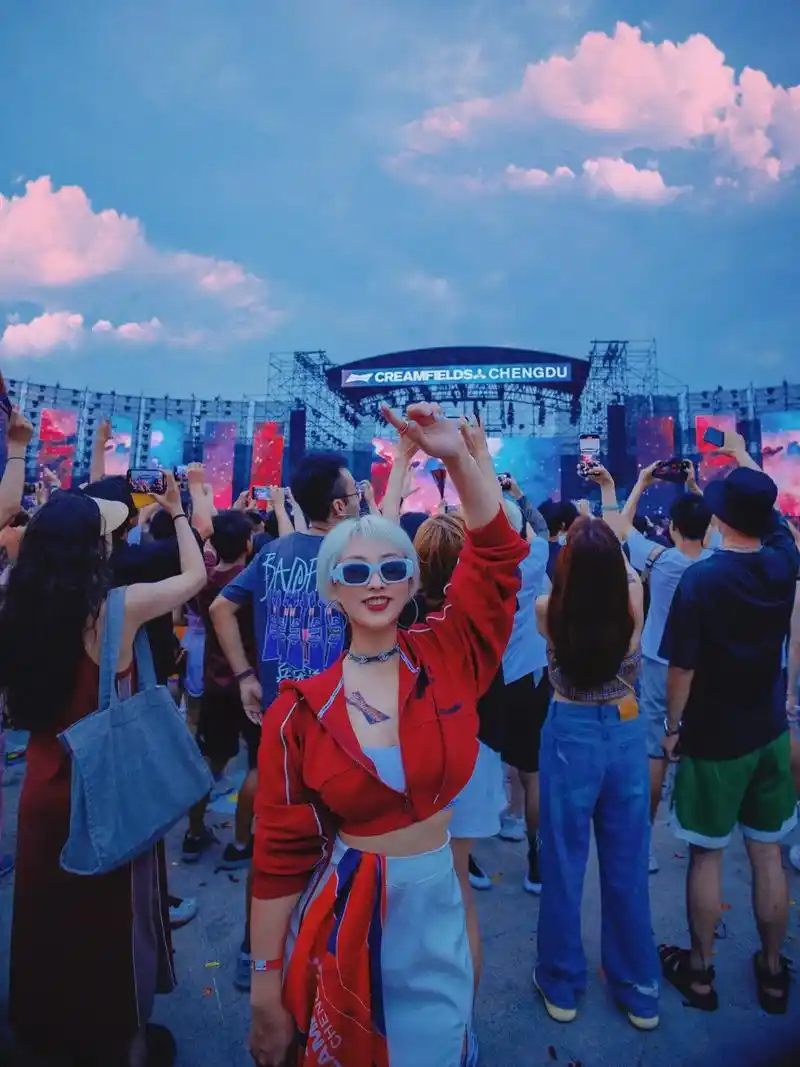 成都奶油田炸场 |有音乐节的夏天回来咯.99 阔别三年, 百 - 抖音