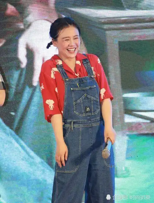 马思纯这一胖少女感都给胖没了!和宋佳撞衫,直接被秒成土肥圆