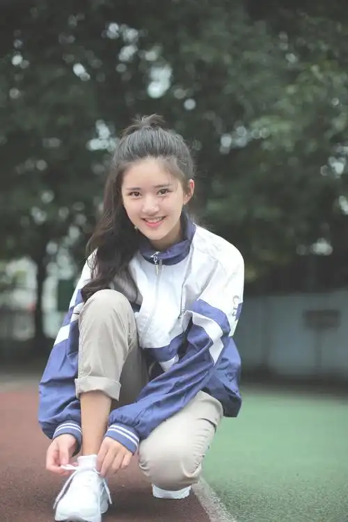 赵露思6118岁校服写真