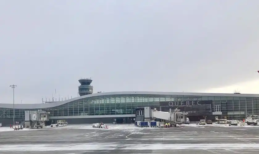 加拿大魁北克让·勒萨热国际机场飞往多伦多皮尔逊国际机场航拍及机场