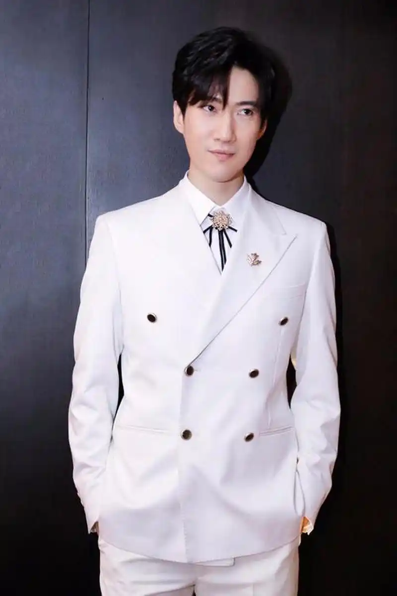 演员常远说,六岁,我上了春晚,和爷爷一起说相声,在后台,见到了西游记