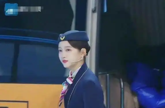 关晓彤王牌再现空姐造型,丝毫不惧怕"你叉叉"《空姐之歌》|浪漫天降