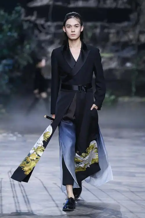 熊英盖娅传说2022春夏系列乾坤方仪发布会在京举行