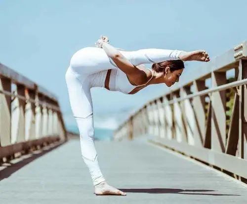 5式瑜伽紧致小腹练出凹凸有致的好身材