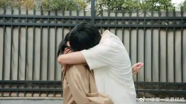 闺蜜和男友盖章,路晨看完他俩,看归晓|路晨|谭松韵_新浪新闻