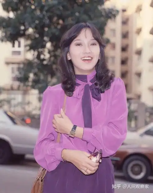 赵雅芝1953年出生在香港,祖籍是河南开封的,父亲早年间来到香港做生意