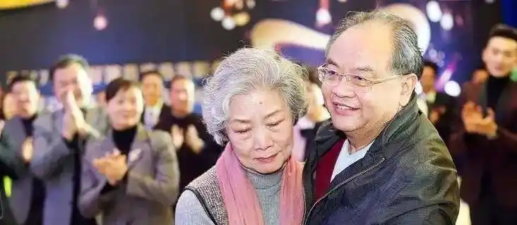 吕中:23岁嫁人,与丈夫恩爱53年难舍难分,一双儿女是她的骄傲_陆忠