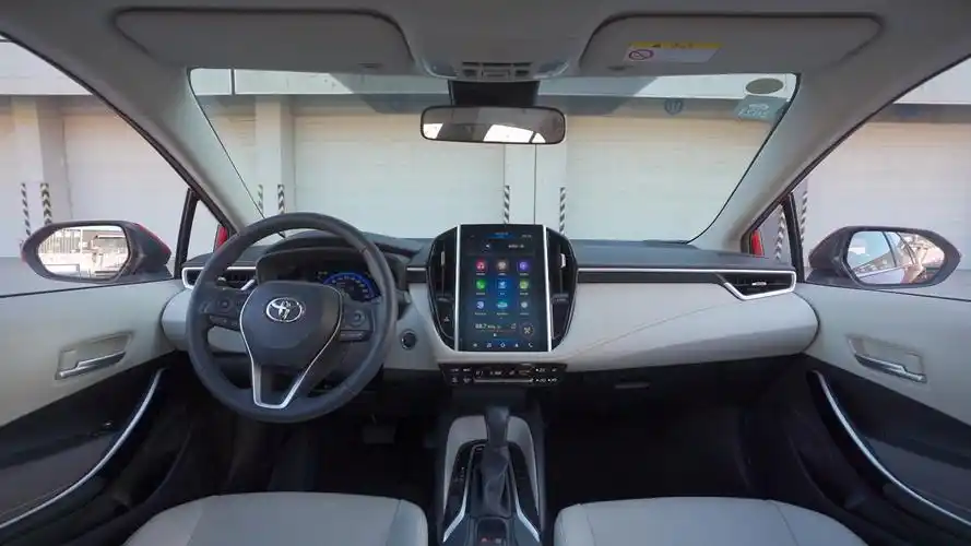 内饰依旧是家用温馨风格,柔和,耐看且用料厚道.