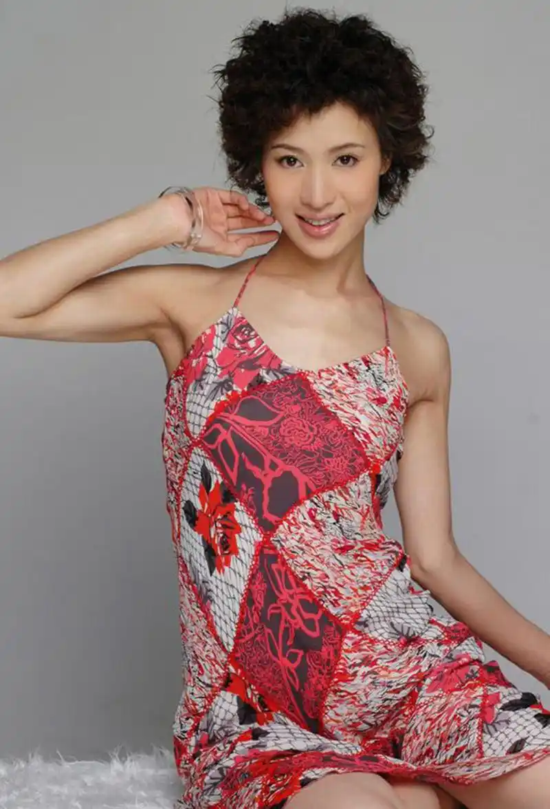 【94《六指琴魔》赫青花】 郑爽1966年生于辽宁沈阳,身高168,毕业于